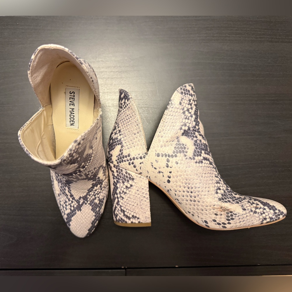 Steve Madden – Snakeskin Print Ankle Boots – Size 8